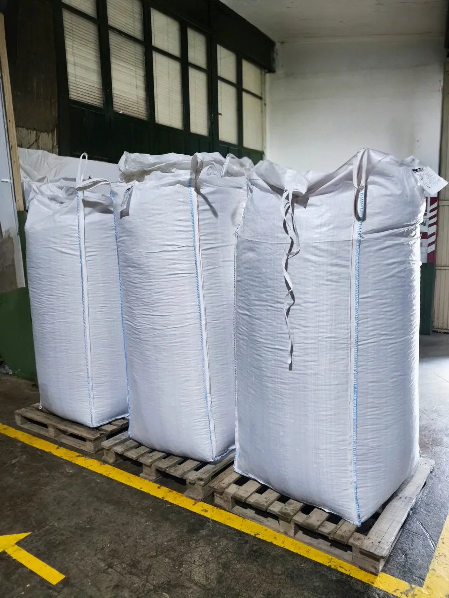 Big Bags de almendra preparados en el almacén